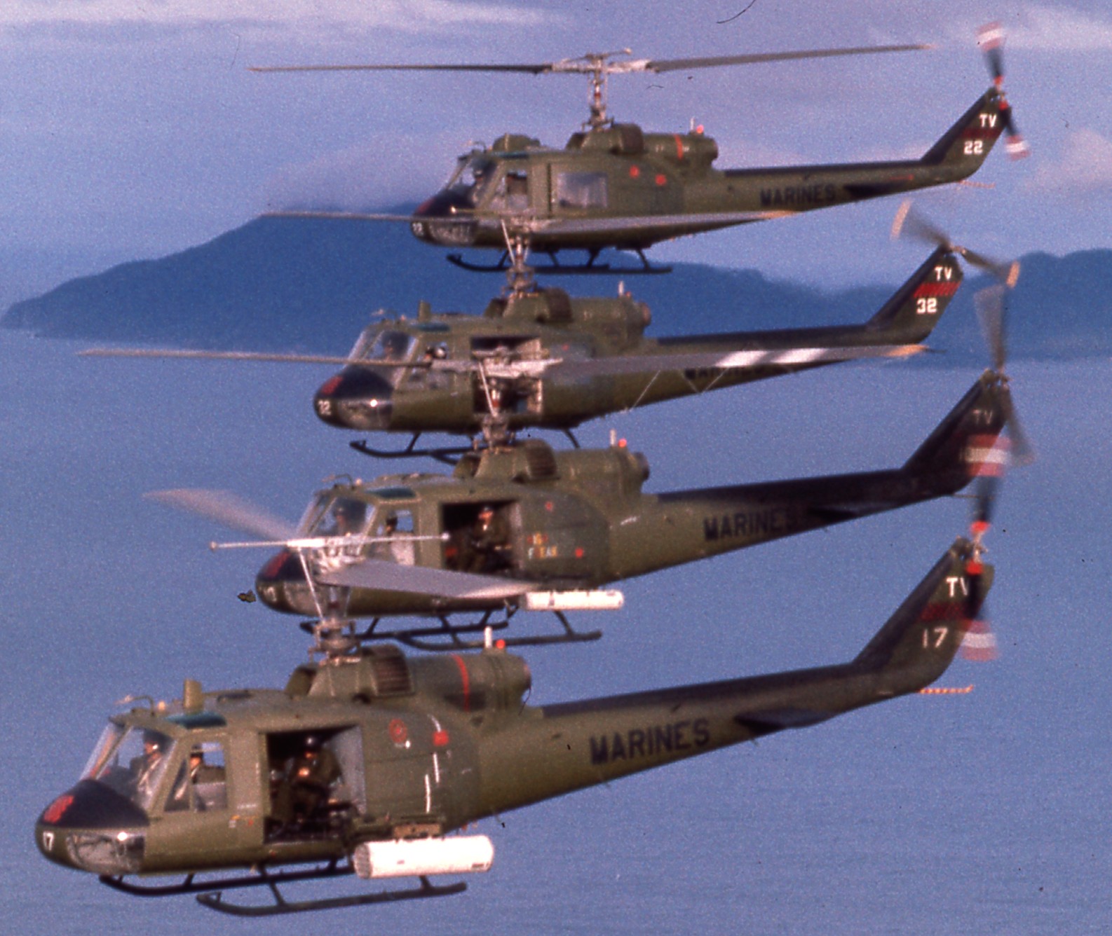 hml-167 warriors marine light helicopter squadron uh-1e iroquois 05