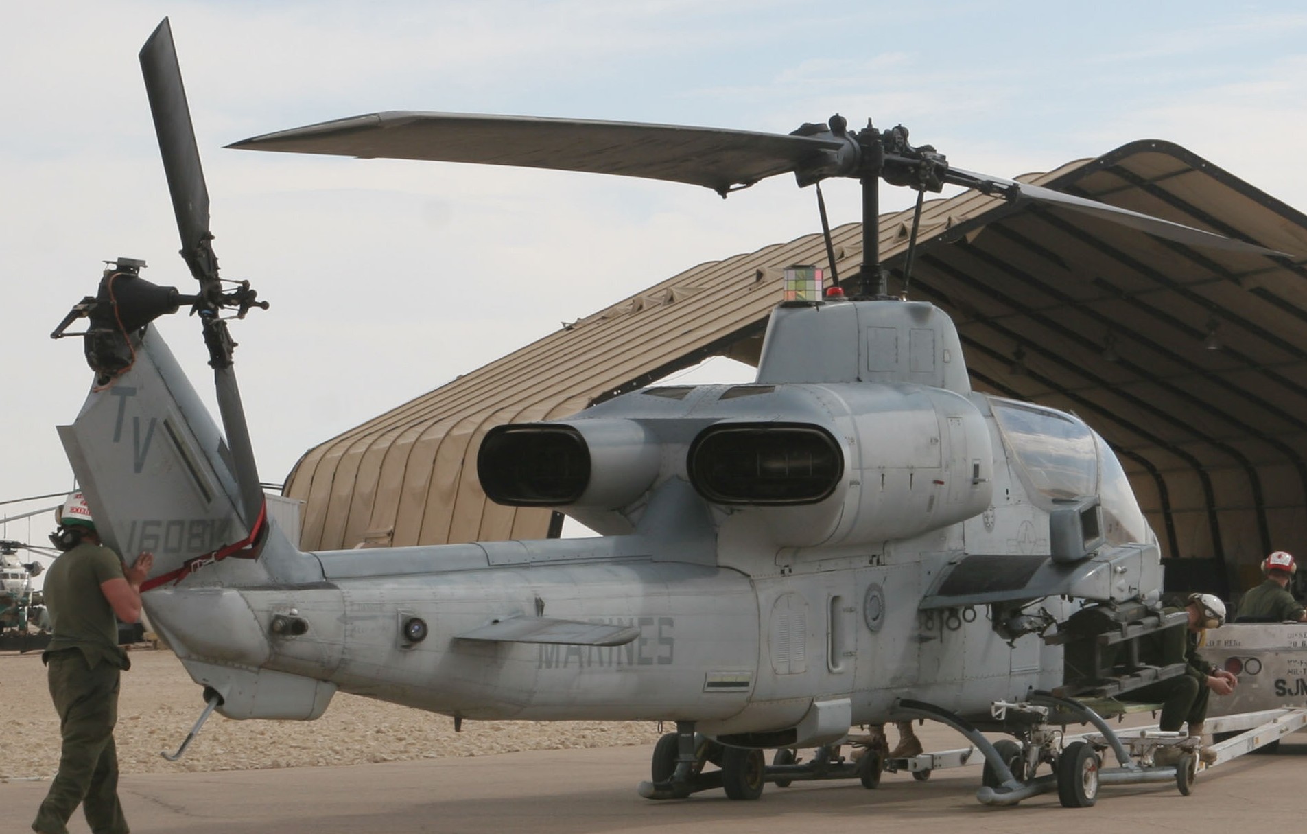 hmla-167 warriors marine light attack helicopter squadron ah-1w super cobra al asad air base iraq 13 