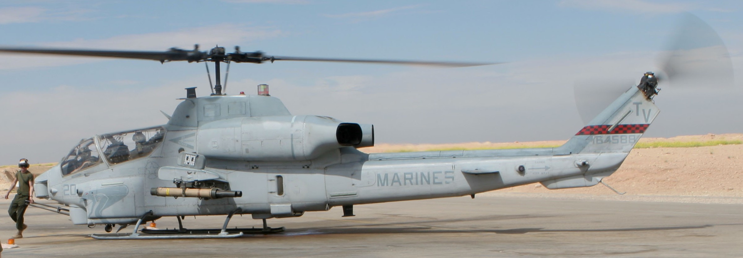 hmla-167 warriors marine light attack helicopter squadron ah-1w super cobra usmc 14