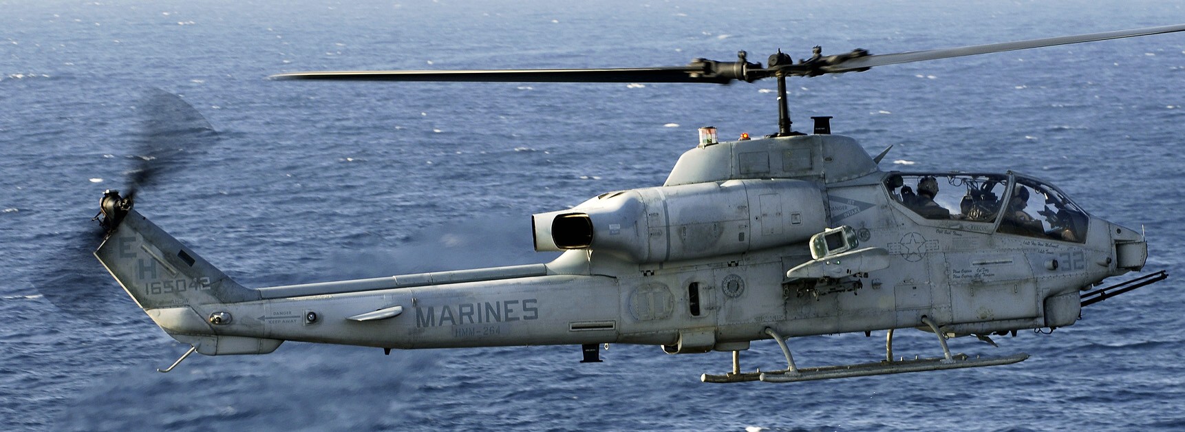 hmla-167 warriors marine light attack helicopter squadron ah-1w super cobra lhd-7 uss iwo jima 15 