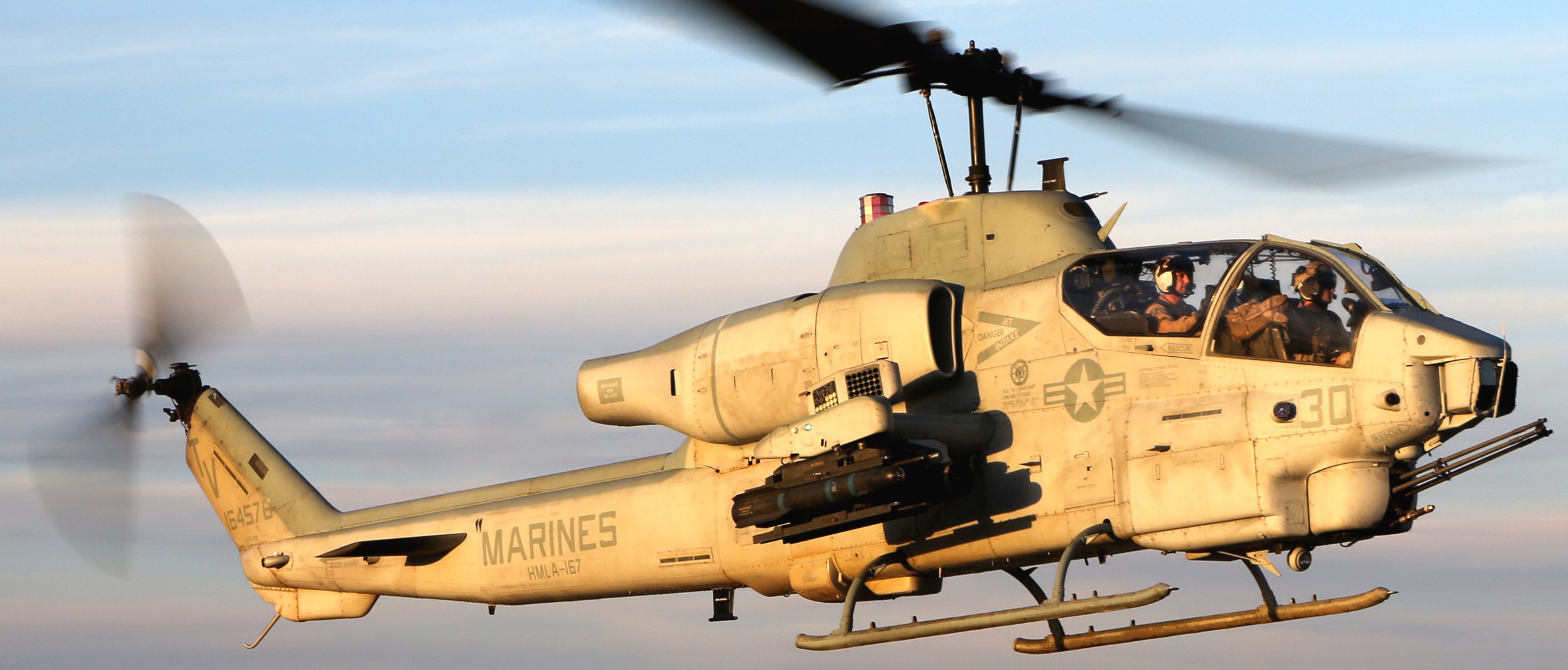 hmla-167 warriors marine light attack helicopter squadron ah-1w super cobra mcagcc twentynine palms california 22 