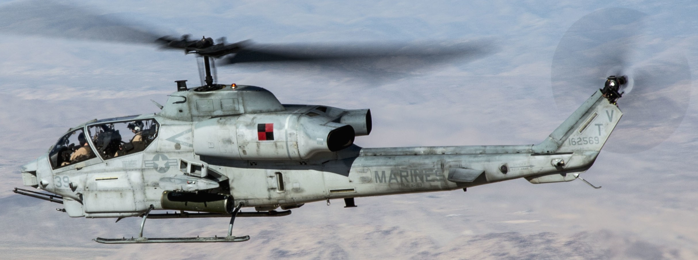 hmla-167 warriors marine light attack helicopter squadron ah-1w super cobra usmc 40