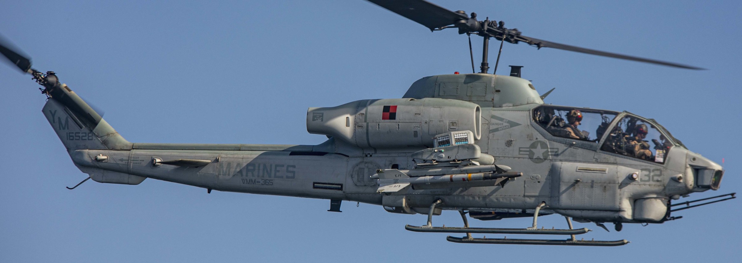 hmla-167 warriors marine light attack helicopter squadron ah-1w super cobra usmc 70