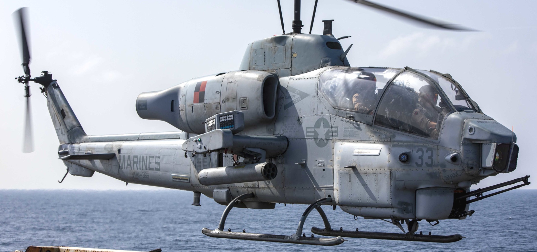 hmla-167 warriors marine light attack helicopter squadron ah-1w super cobra usmc uss new york 73