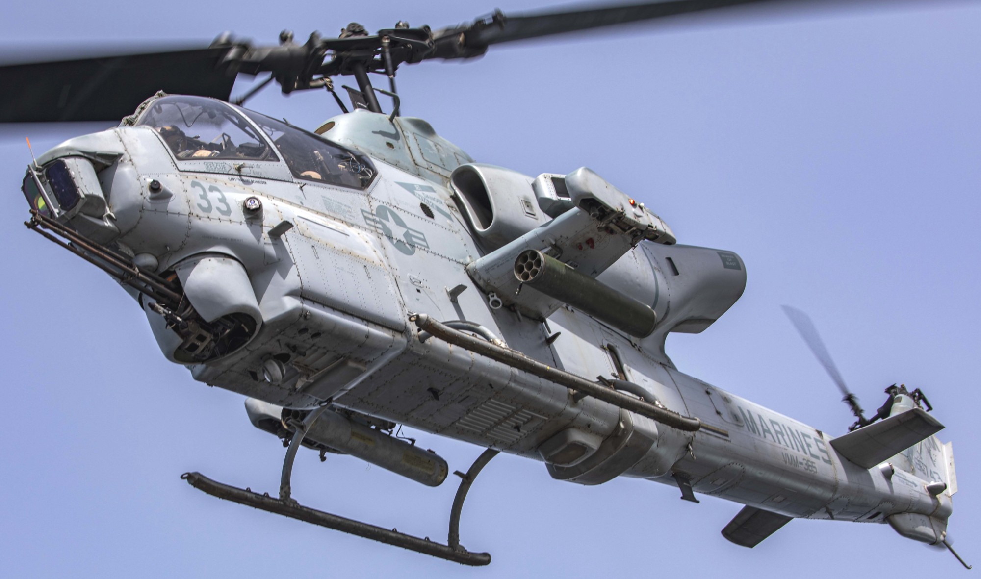 hmla-167 warriors marine light attack helicopter squadron ah-1w super cobra usmc lpd-21 uss new york 80