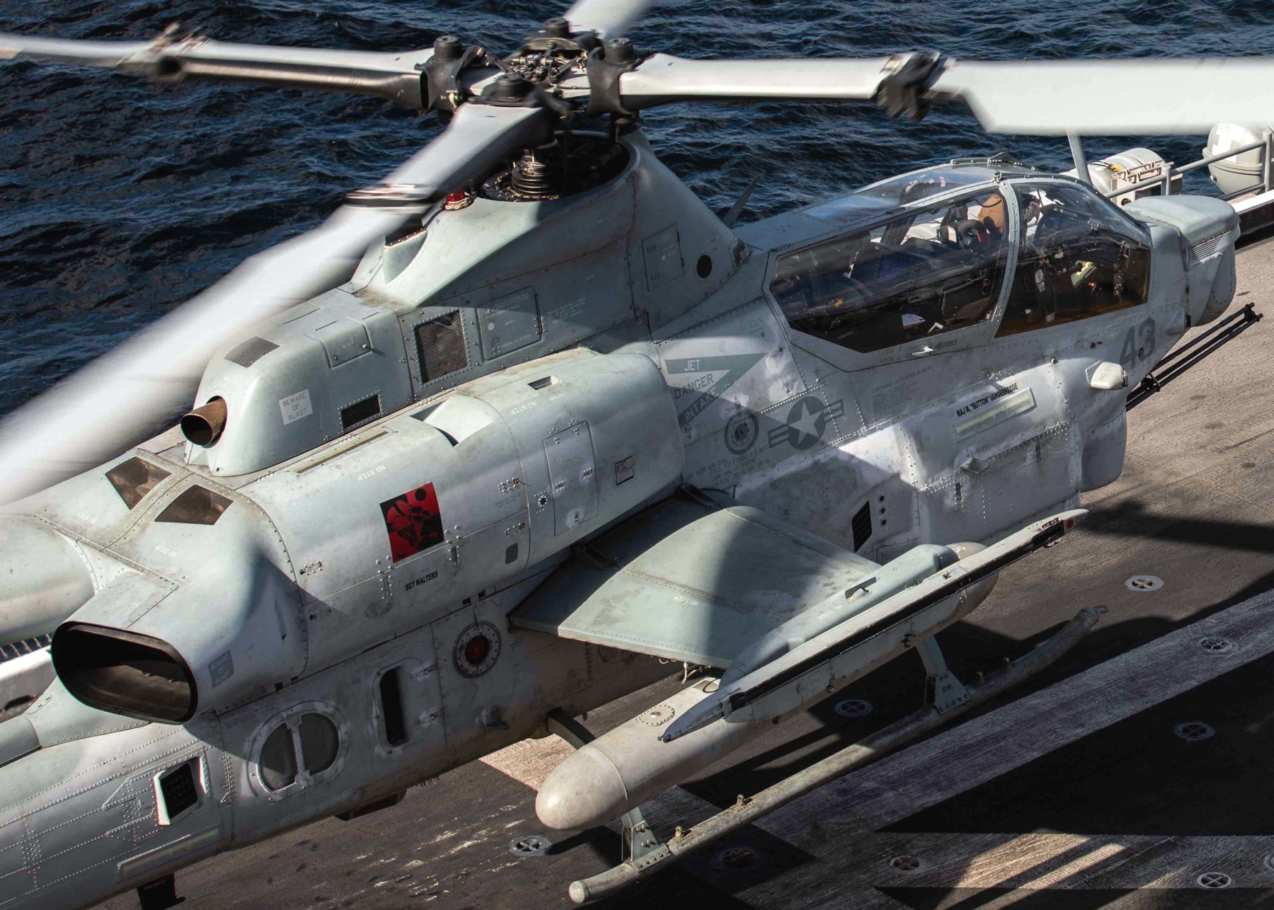 hmla-167 warriors marine light attack helicopter squadron ah-1z viper usmc uss kearsarge 101