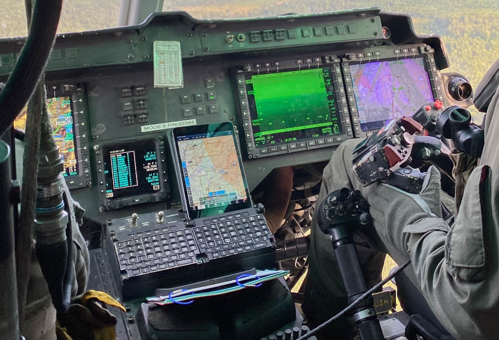 hmla-167 warriors marine light attack helicopter squadron uh-1y venom usmc cockpit view 104