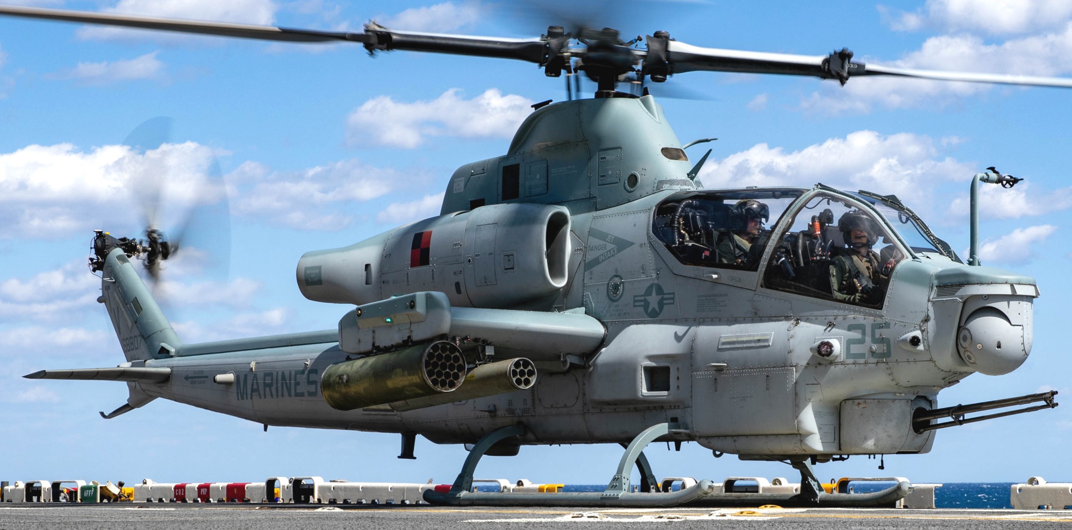 hmla-167 warriors marine light attack helicopter squadron ah-1z viper usmc lhd-1 uss wasp 109