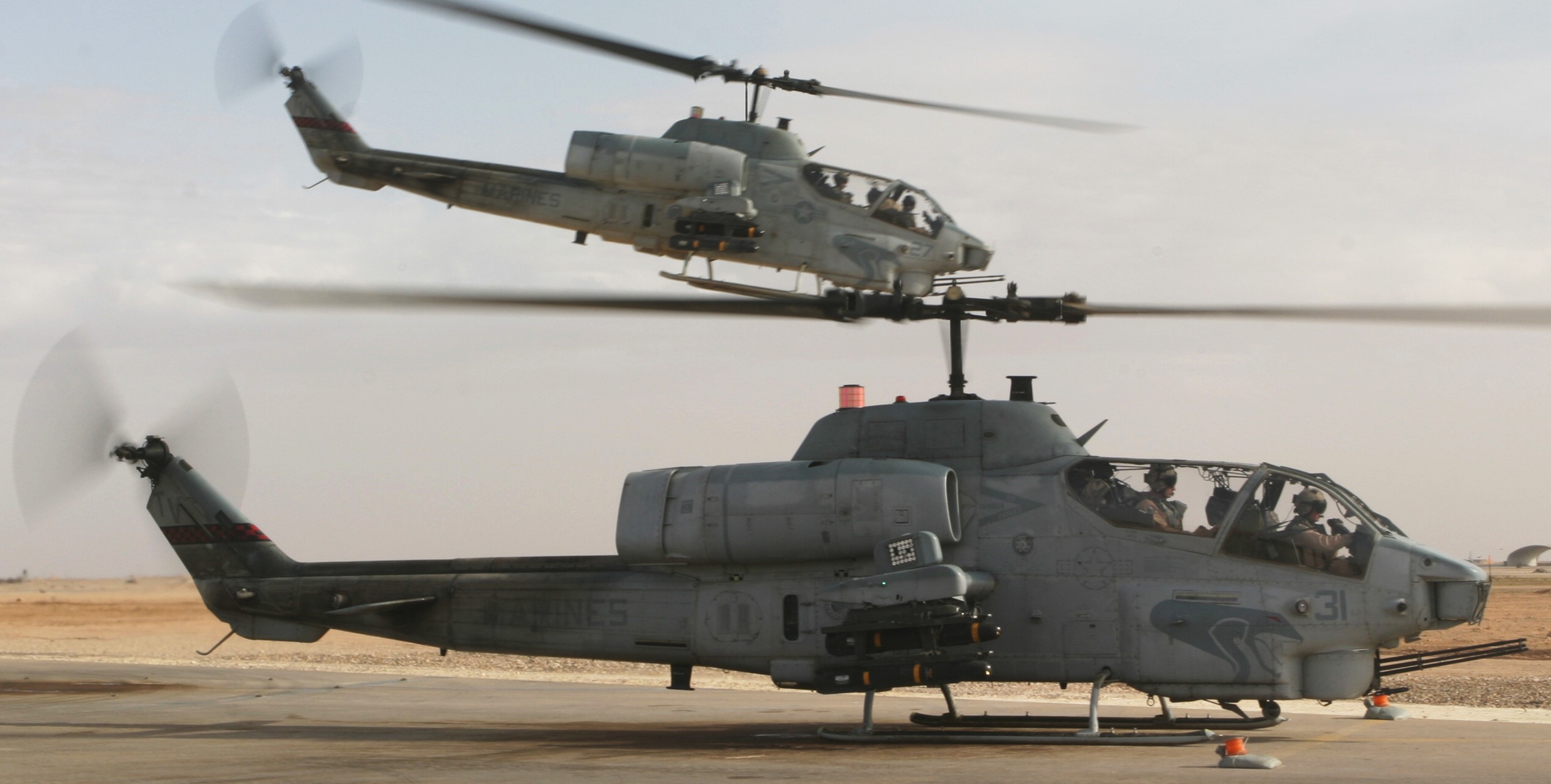 hmla-167 warriors marine light attack helicopter squadron ah-1w super cobra usmc iraq 117