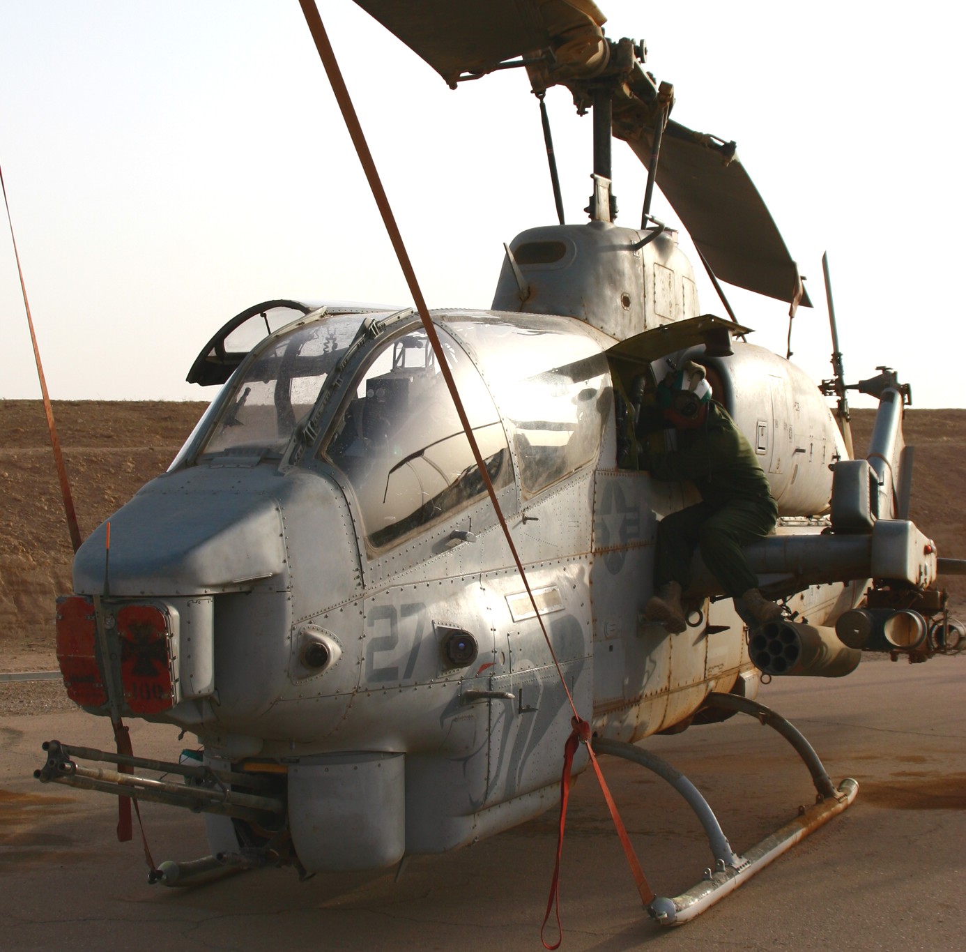 hmla-167 warriors marine light attack helicopter squadron ah-1w super cobra usmc iraq 118