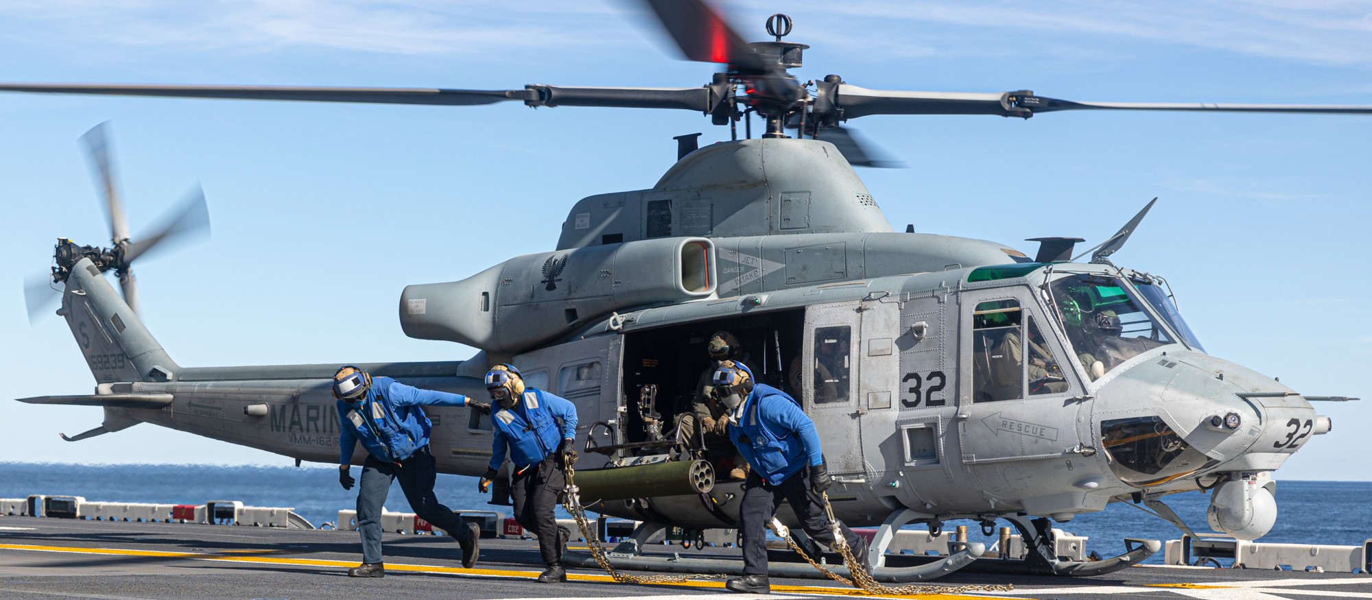 hmla-167 warriors marine light attack helicopter squadron uh-1y venom lhd-5 uss bataan 122