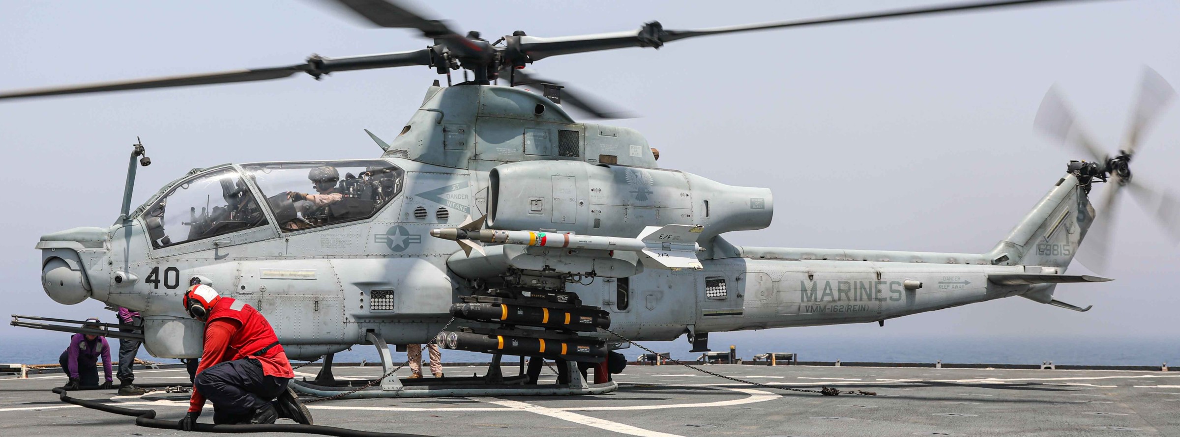 hmla-167 warriors marine light attack helicopter squadron ah-1z viper lsd-50 uss carter hall 126