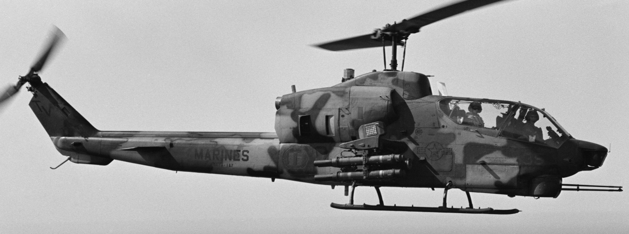 hmla-167 warriors marine light attack helicopter squadron ah-1t sea cobra 137