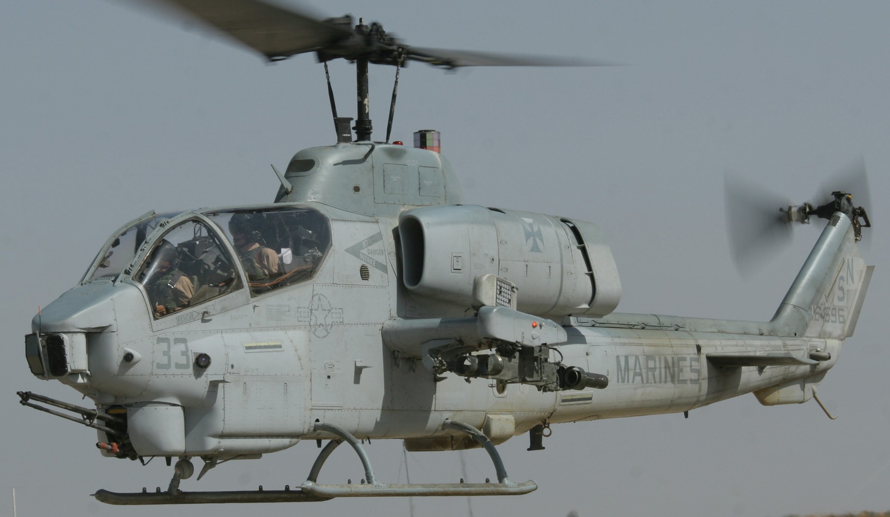 hmla-169 vipers marine light attack helicopter squadron ah-1w super cobra al taqaddum airbase iraq 05