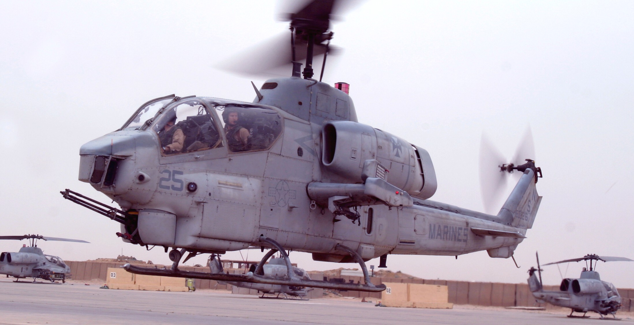 hmla-169 vipers marine light attack helicopter squadron ah-1w super cobra al taqaddum iraq 06