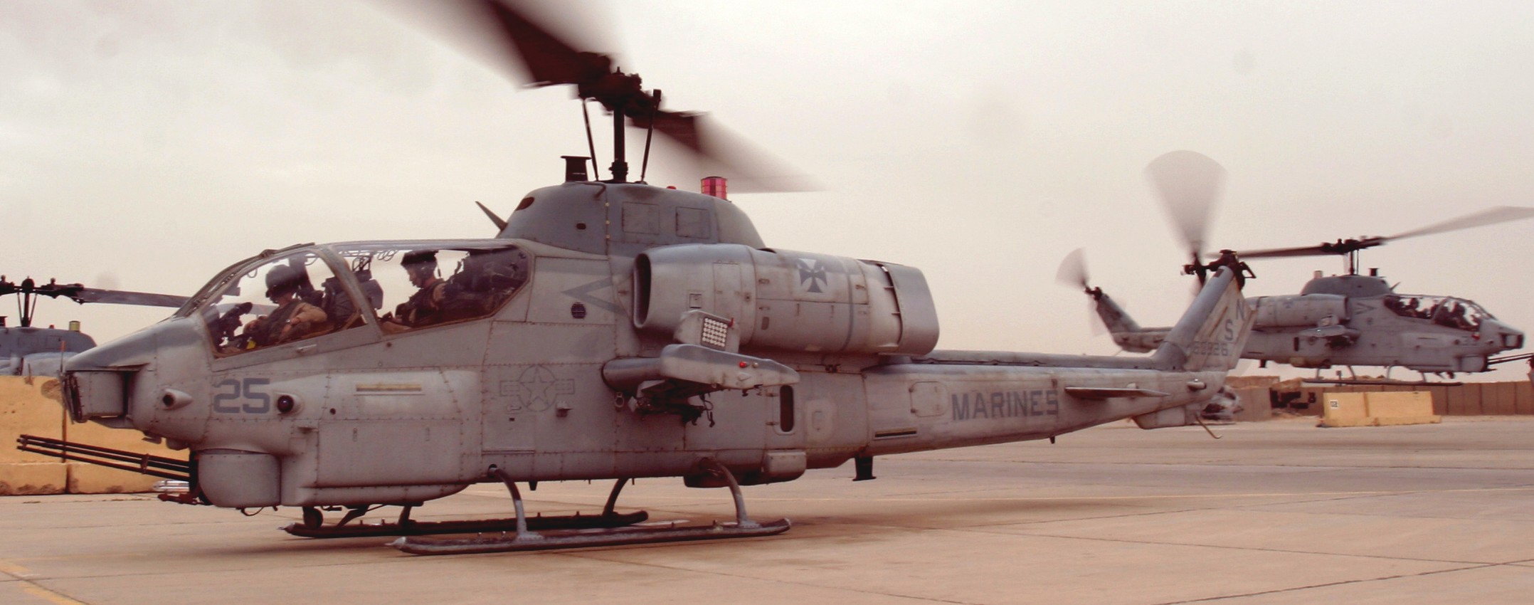 hmla-169 vipers marine light attack helicopter squadron ah-1w super cobra iraq 2006