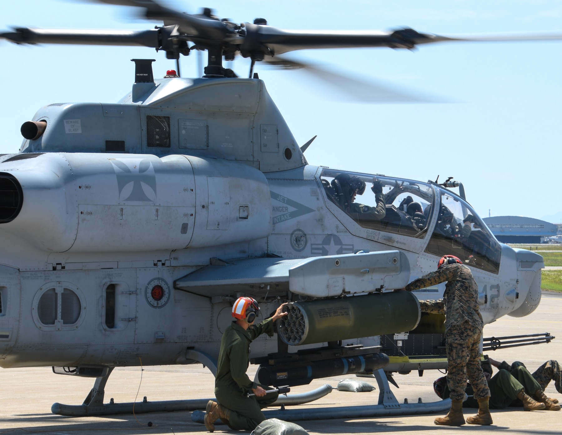 hmla-169 vipers marine light attack helicopter squadron ah-1z viper rocket launcher 65