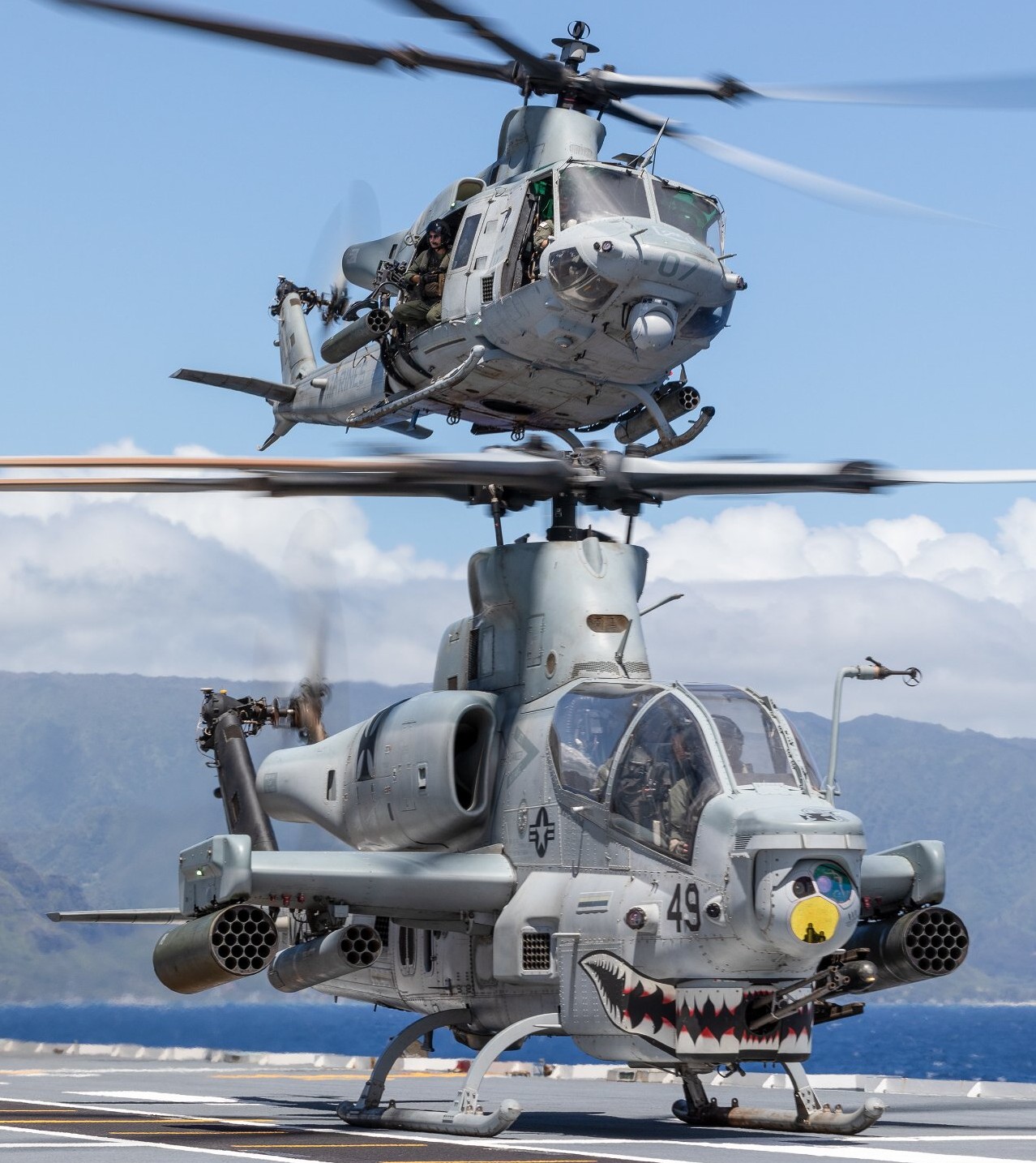 hmla-169 vipers marine light attack helicopter squadron ah-1z viper lhd-2 uss essex rimpac 75