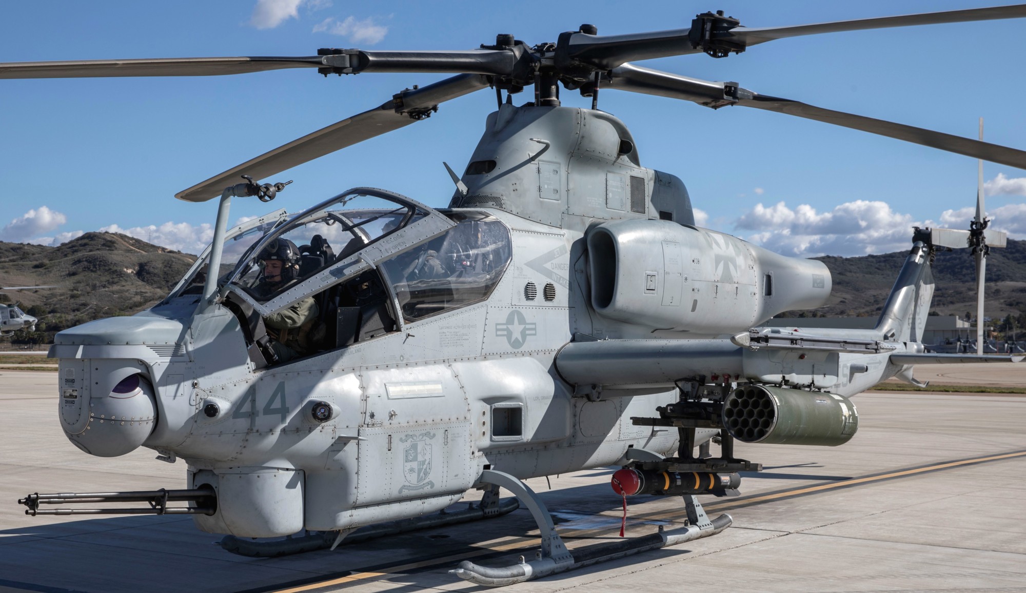 hmla-169 vipers marine light attack helicopter squadron ah-1z viper camp pendleton 83