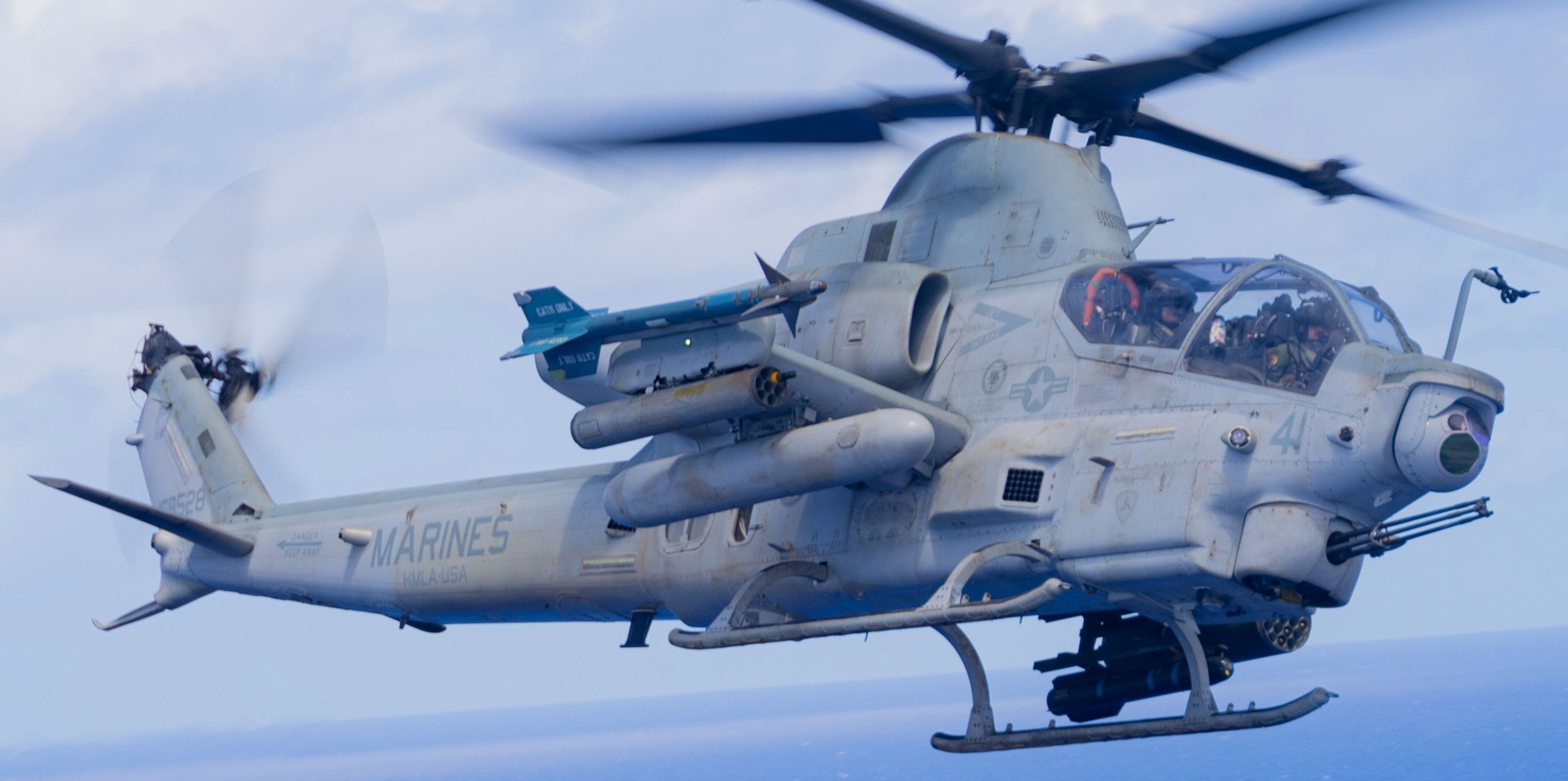 hmla-169 vipers marine light attack helicopter squadron ah-1z viper rocket missile 90