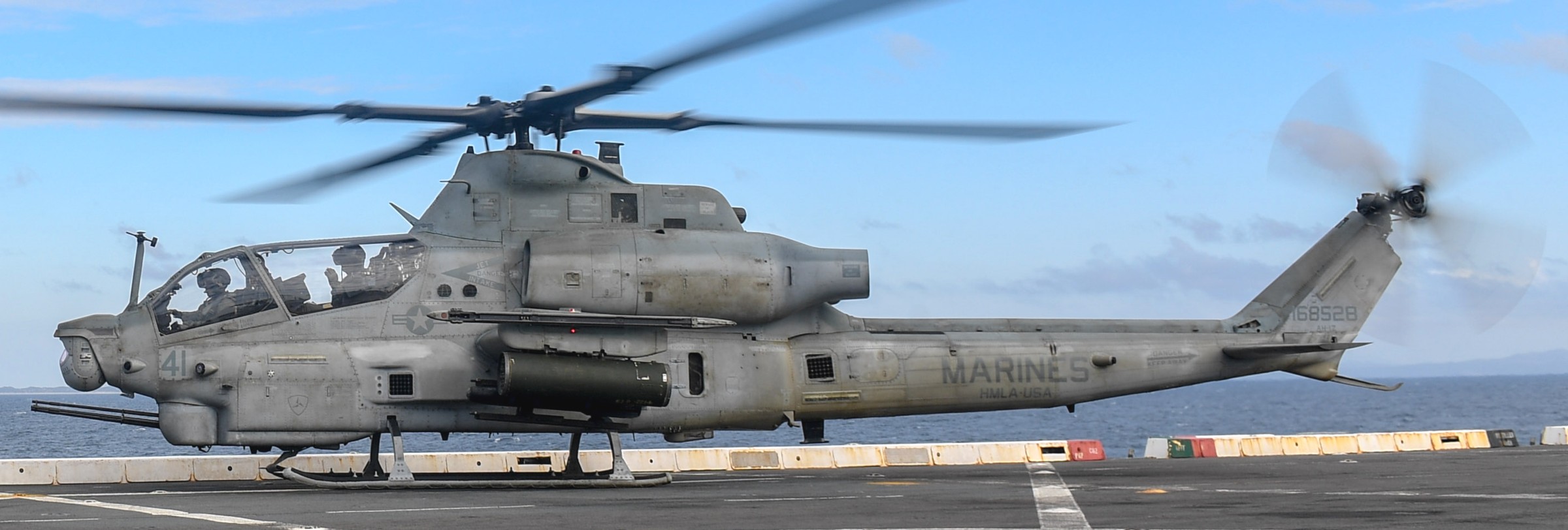 hmla-169 vipers marine light attack helicopter squadron ah-1z viper lpd-20 uss green bay 93