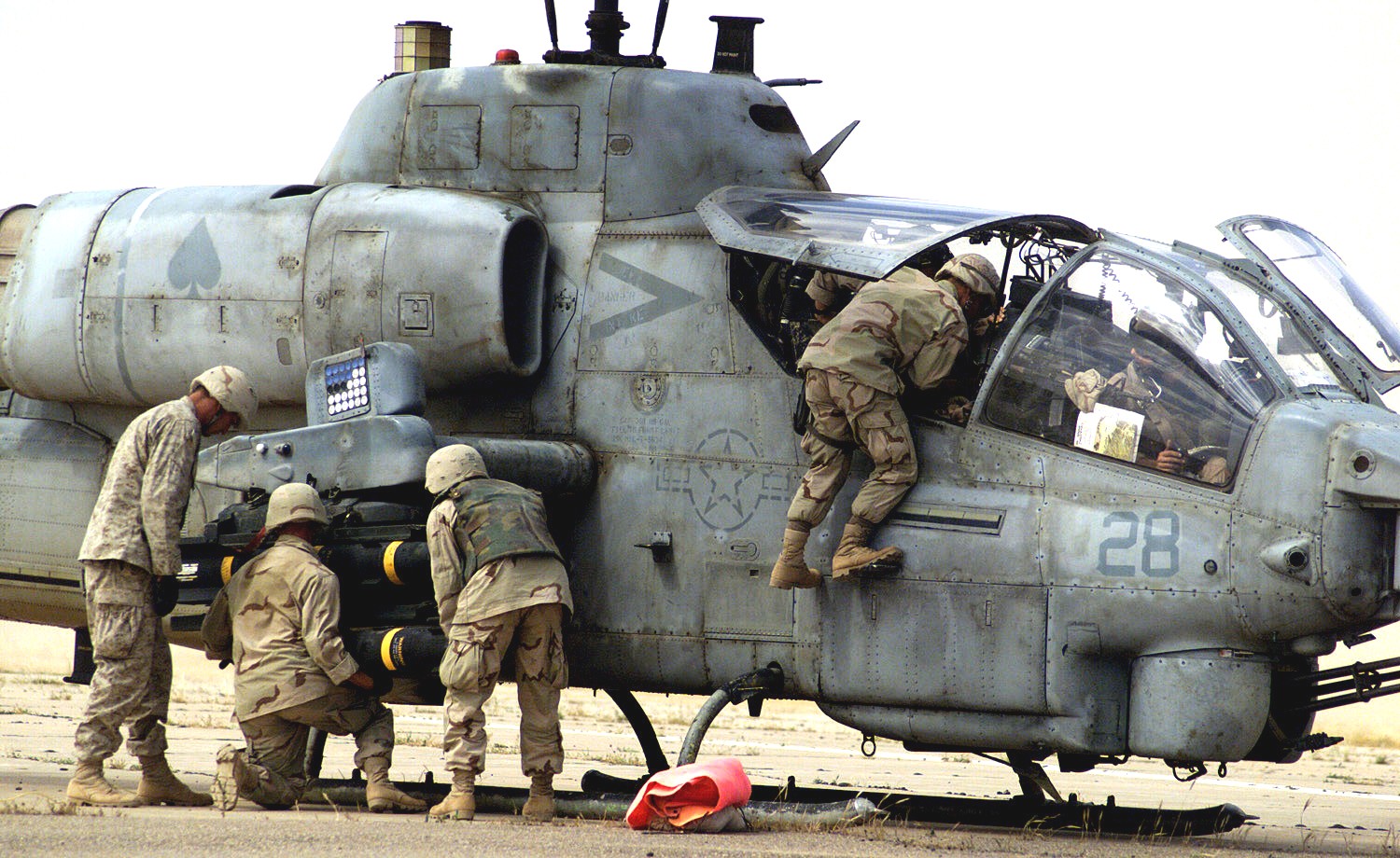 hmla-267 stingers marine light attack helicopter squadron ah-1w super cobra operation iraqi freedom 2003 07