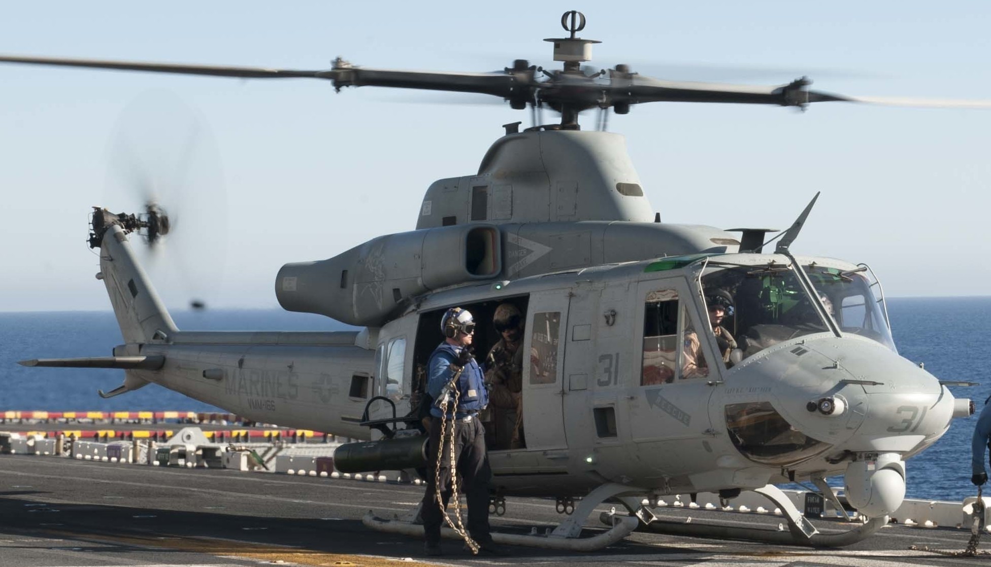 hmla-267 stingers marine light attack helicopter squadron uh-1y venom 18