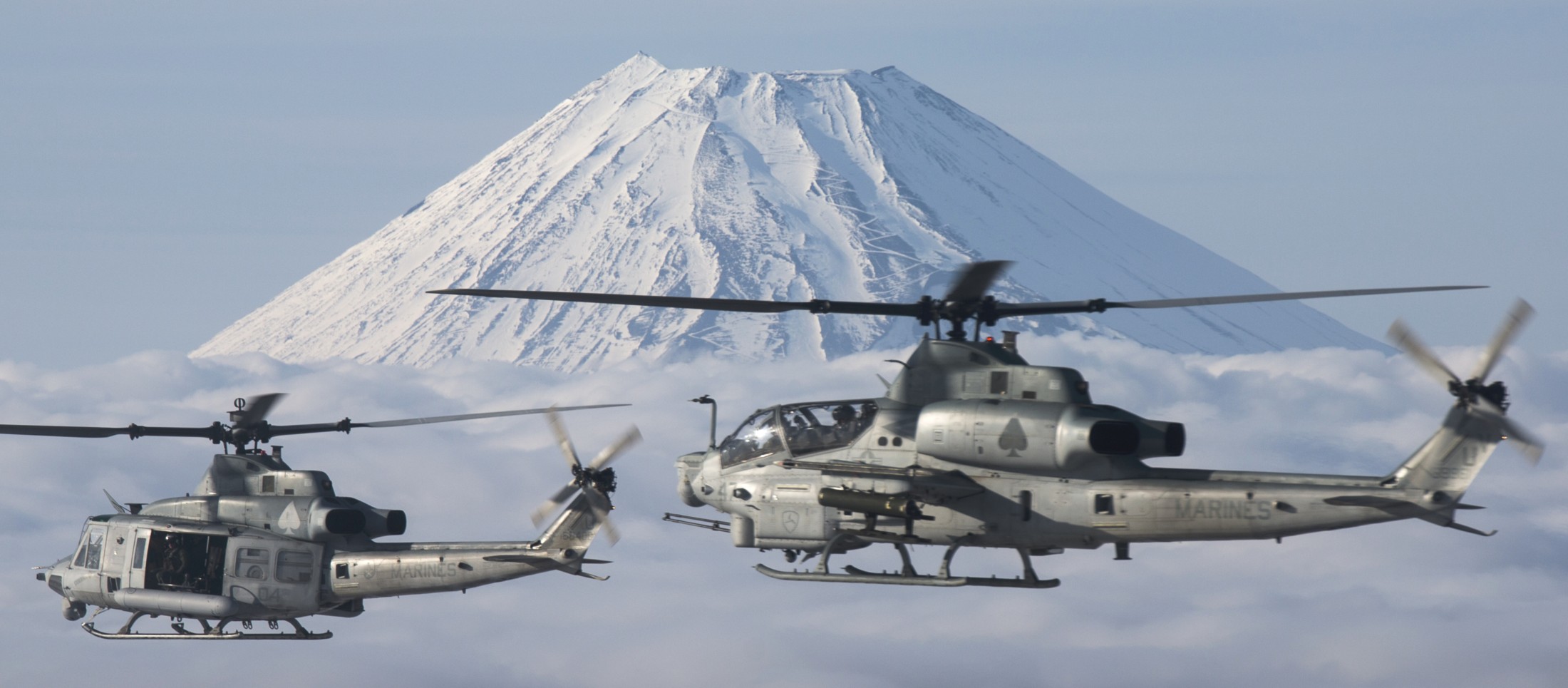 hmla-267 stingers marine light attack helicopter squadron ah-1z viper japan 33