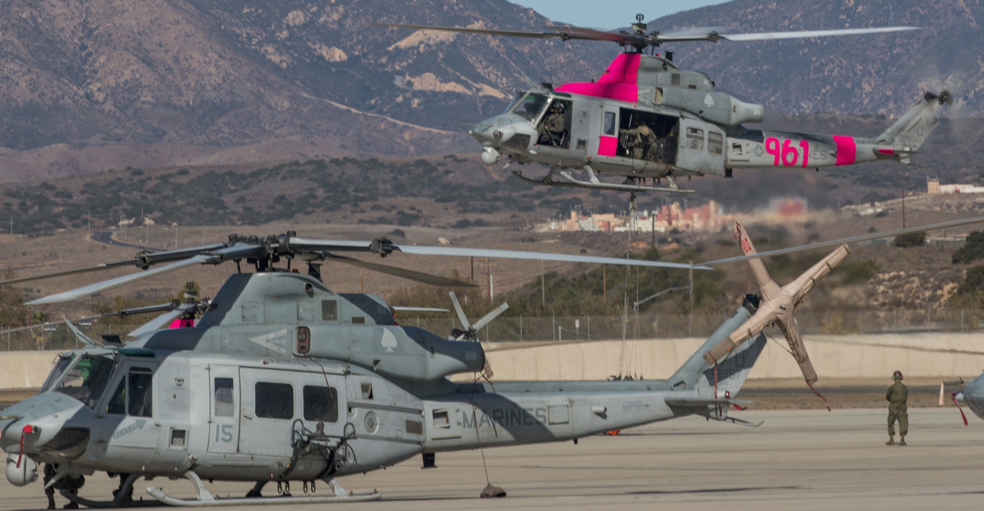 hmla-267 stingers marine light attack helicopter squadron uh-1y venom firefighting camp pendleton 41