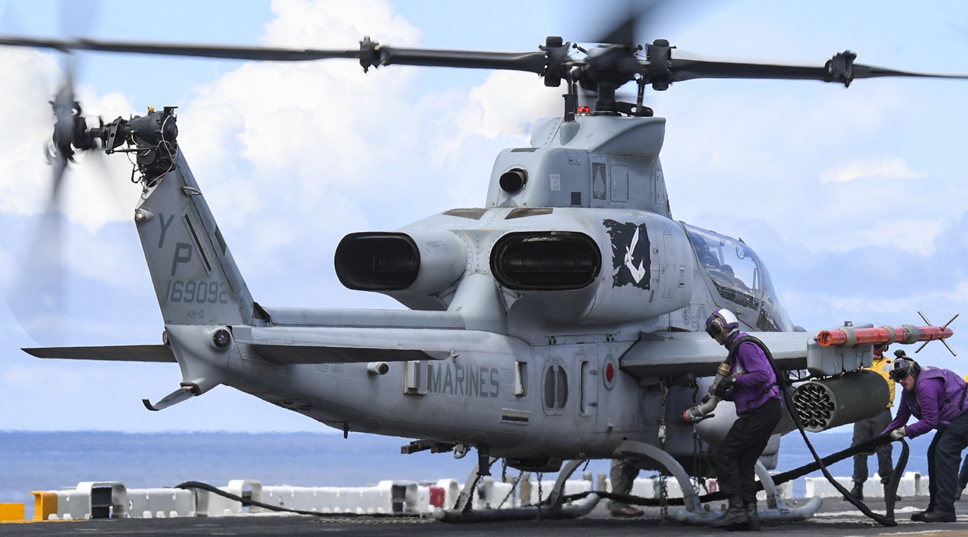 hmla-267 stingers marine light attack helicopter squadron uh-1y venom uss boxer lhd-4 51