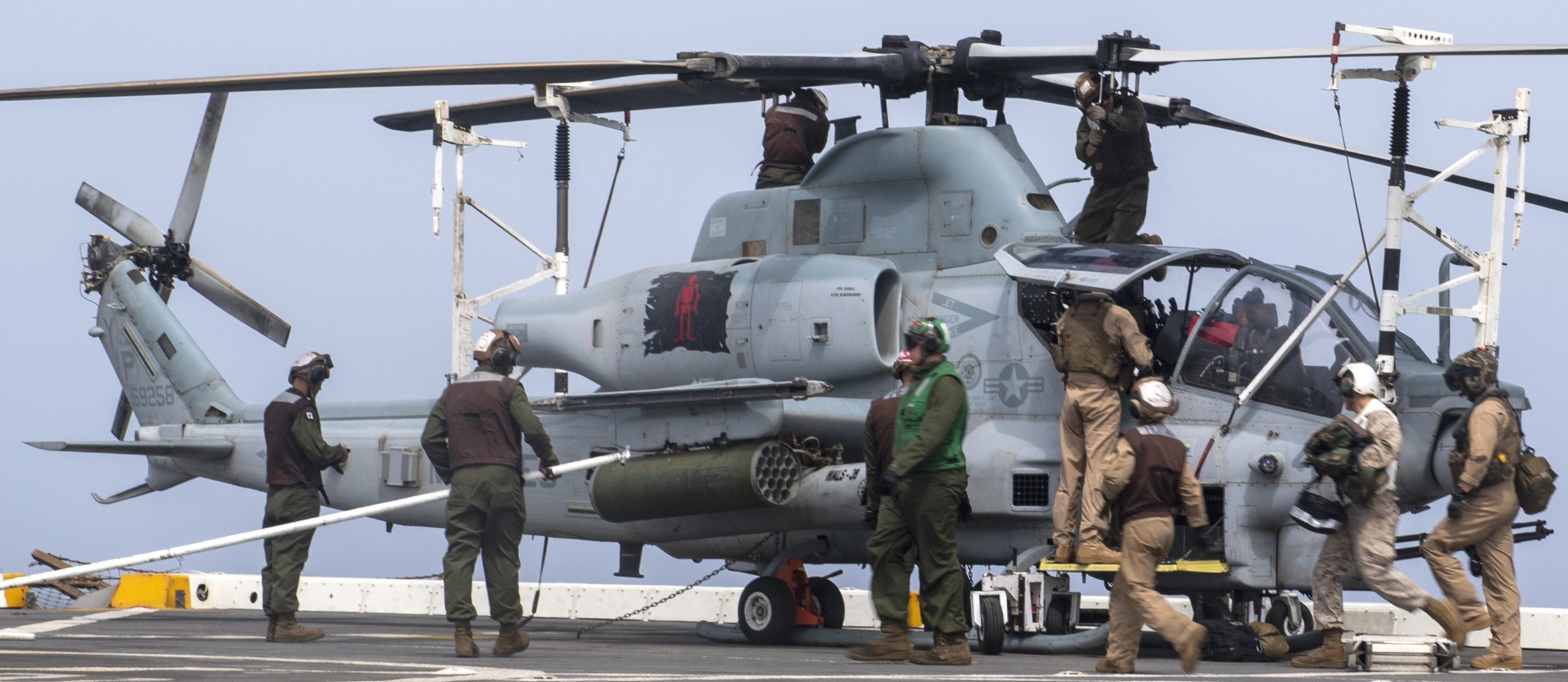 hmla-267 stingers marine light attack helicopter squadron ah-1z viper 75