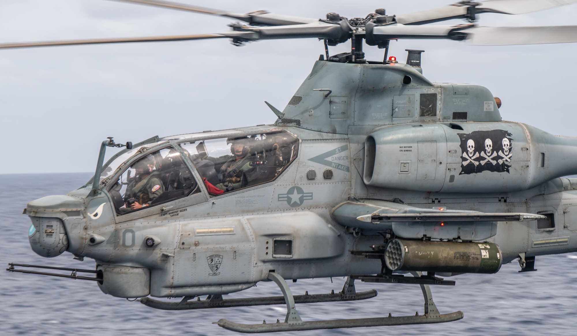 hmla-267 stingers marine light attack helicopter squadron ah-1z viper lsd-49 uss harpers ferry 84