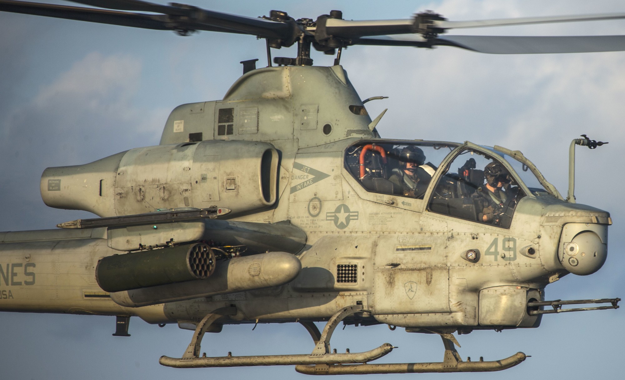 hmla-267 stingers marine light attack helicopter squadron ah-1z viper lpd-18 uss new orleans 93