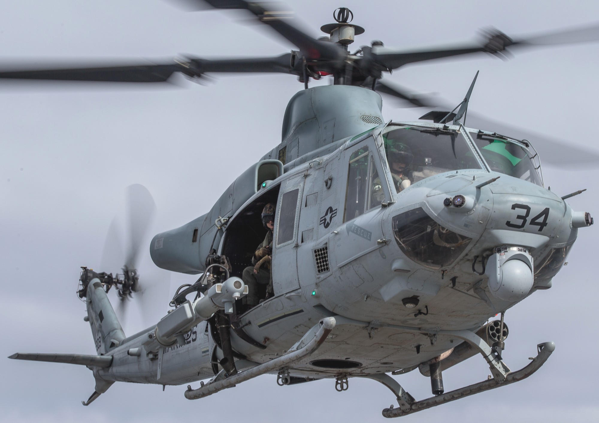 hmla-267 stingers marine light attack helicopter squadron uh-1y venom lpd-25 uss somerset 122