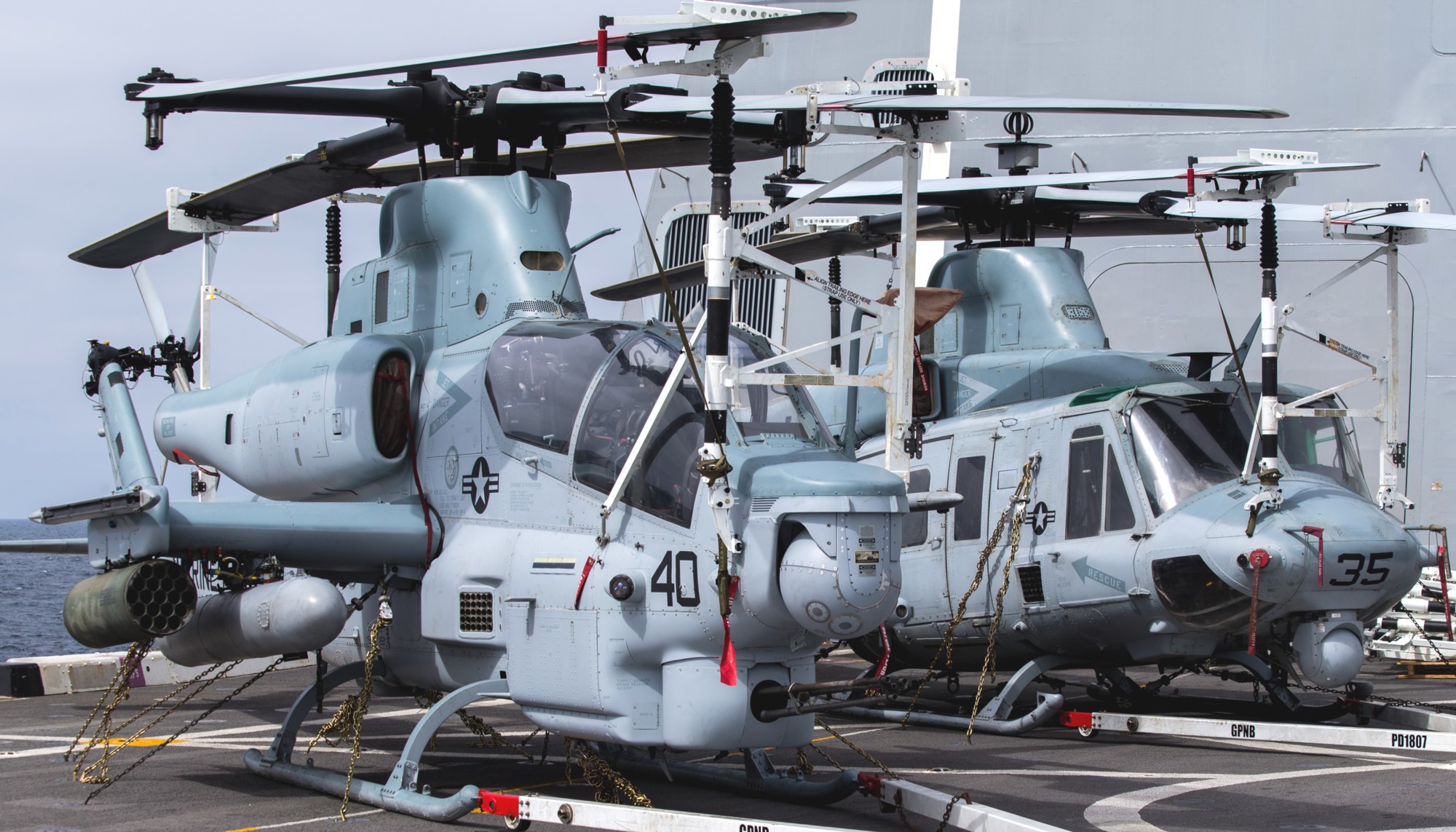 hmla-267 stingers marine light attack helicopter squadron ah-1z viper lpd-25 uss somerset 123