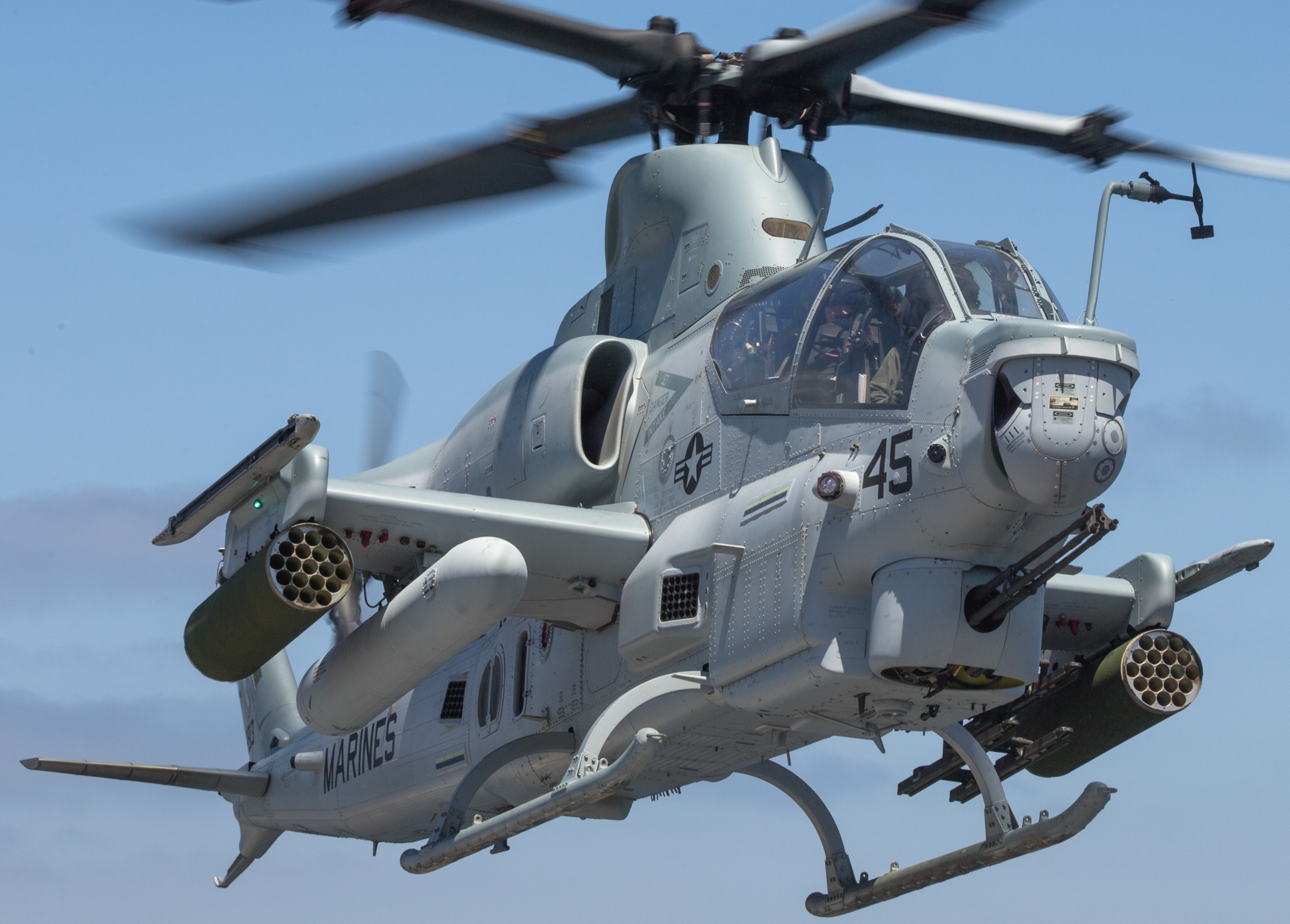 hmla-267 stingers marine light attack helicopter squadron ah-1z viper lpd-25 uss somerset 124