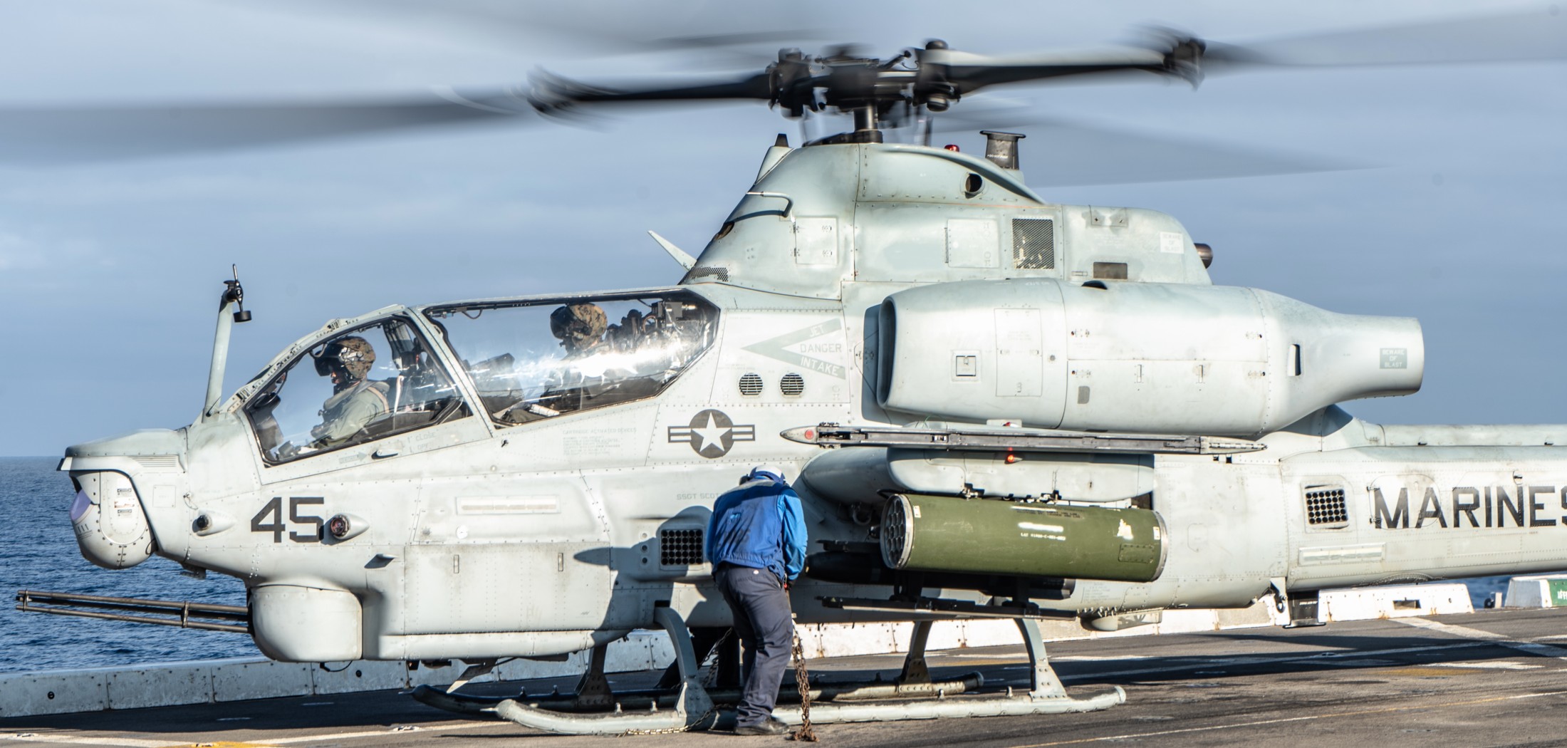 hmla-267 stingers marine light attack helicopter squadron ah-1z viper 128