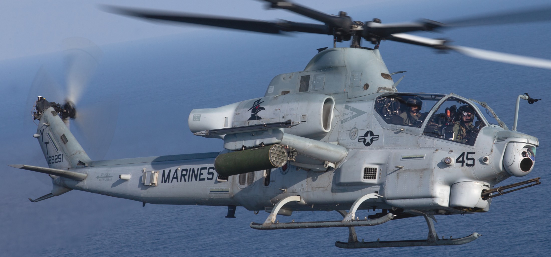 hmla-267 stingers marine light attack helicopter squadron ah-1z viper 135