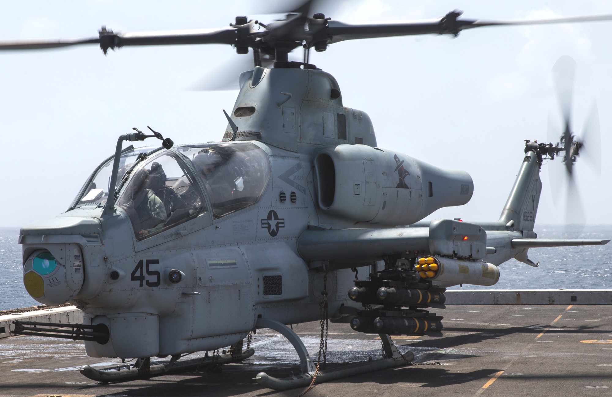 hmla-267 stingers marine light attack helicopter squadron ah-1z viper 136