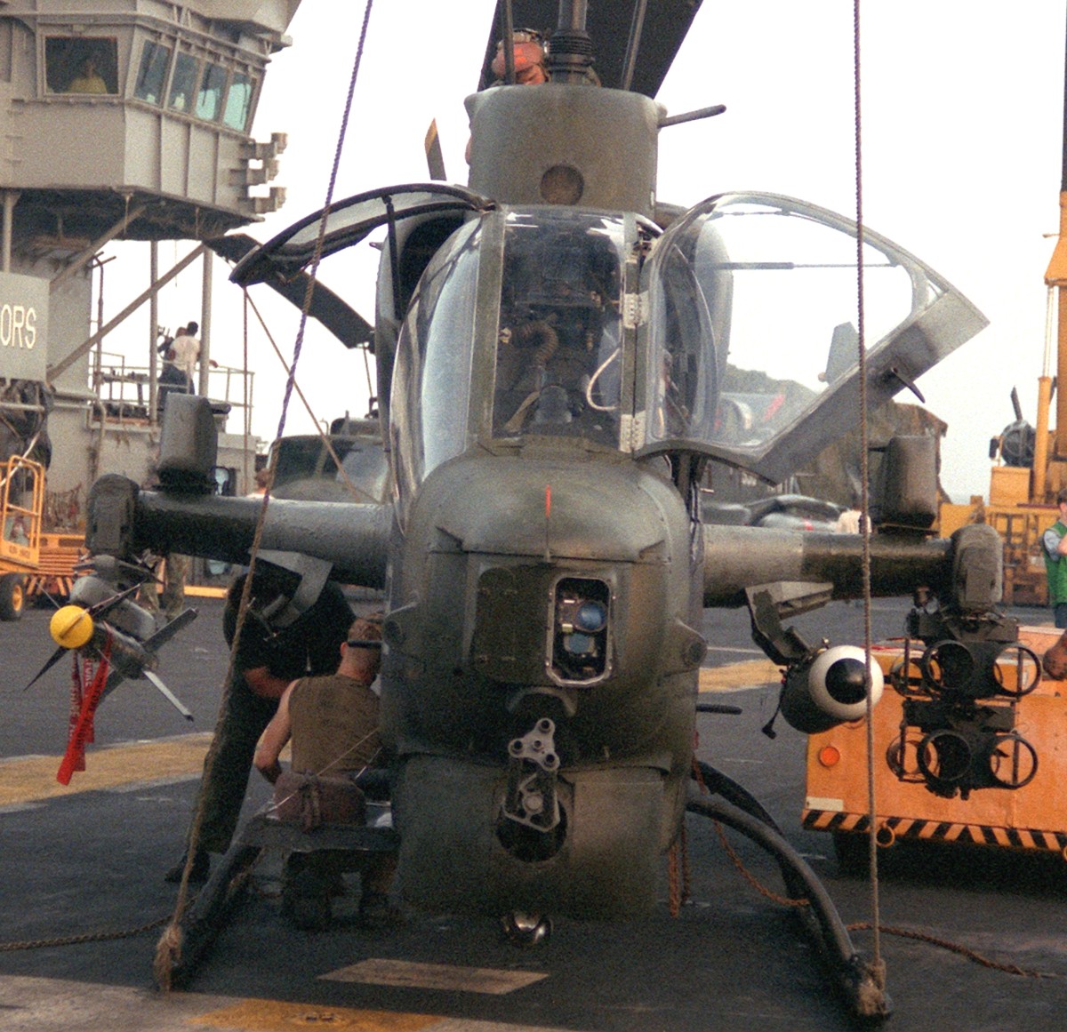 hmla-269 gunrunners marine light attack helicopter squadron ah-1t sea cobra 16