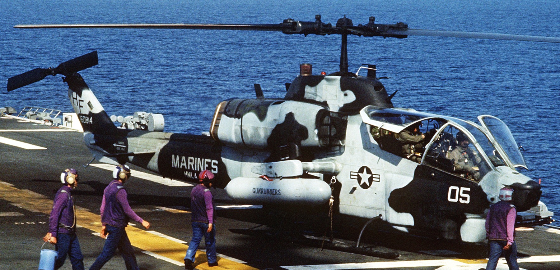 hmla-269 gunrunners marine light attack helicopter squadron ah-1w super cobra ocean venture 1993 21