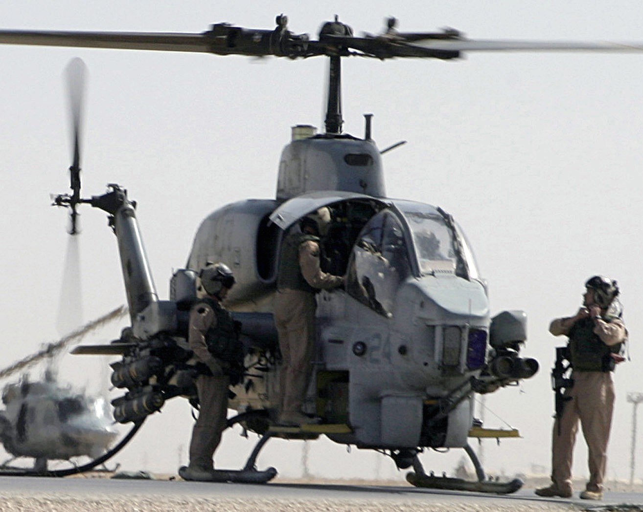 hmla-269 gunrunners marine light attack helicopter squadron ah-1w super cobra iraqi freedom 2005 28