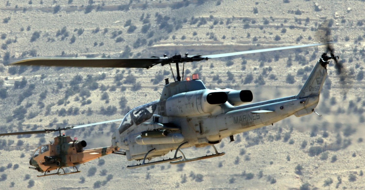 hmla-269 gunrunners marine light attack helicopter squadron ah-1w super cobra 32