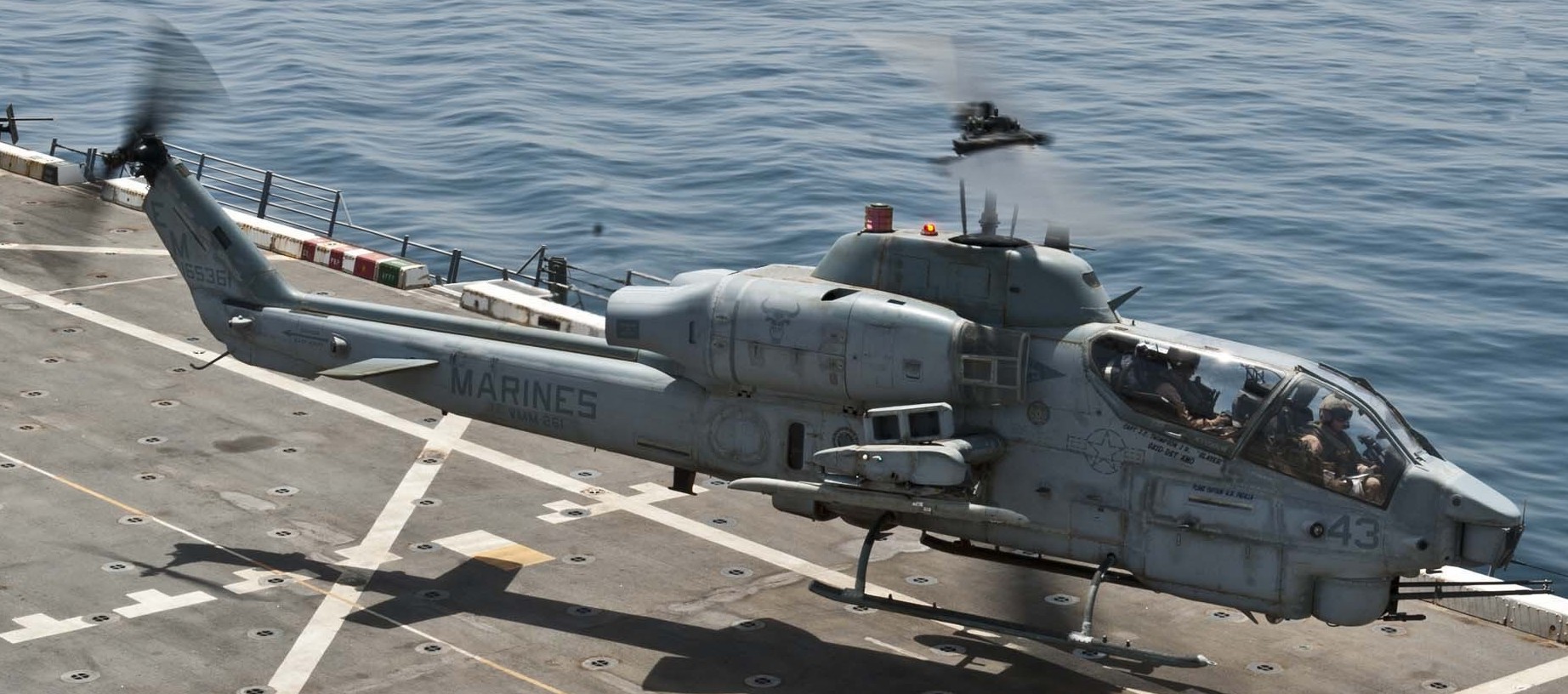 hmla-269 gunrunners marine light attack helicopter squadron ah-1w super cobra 38