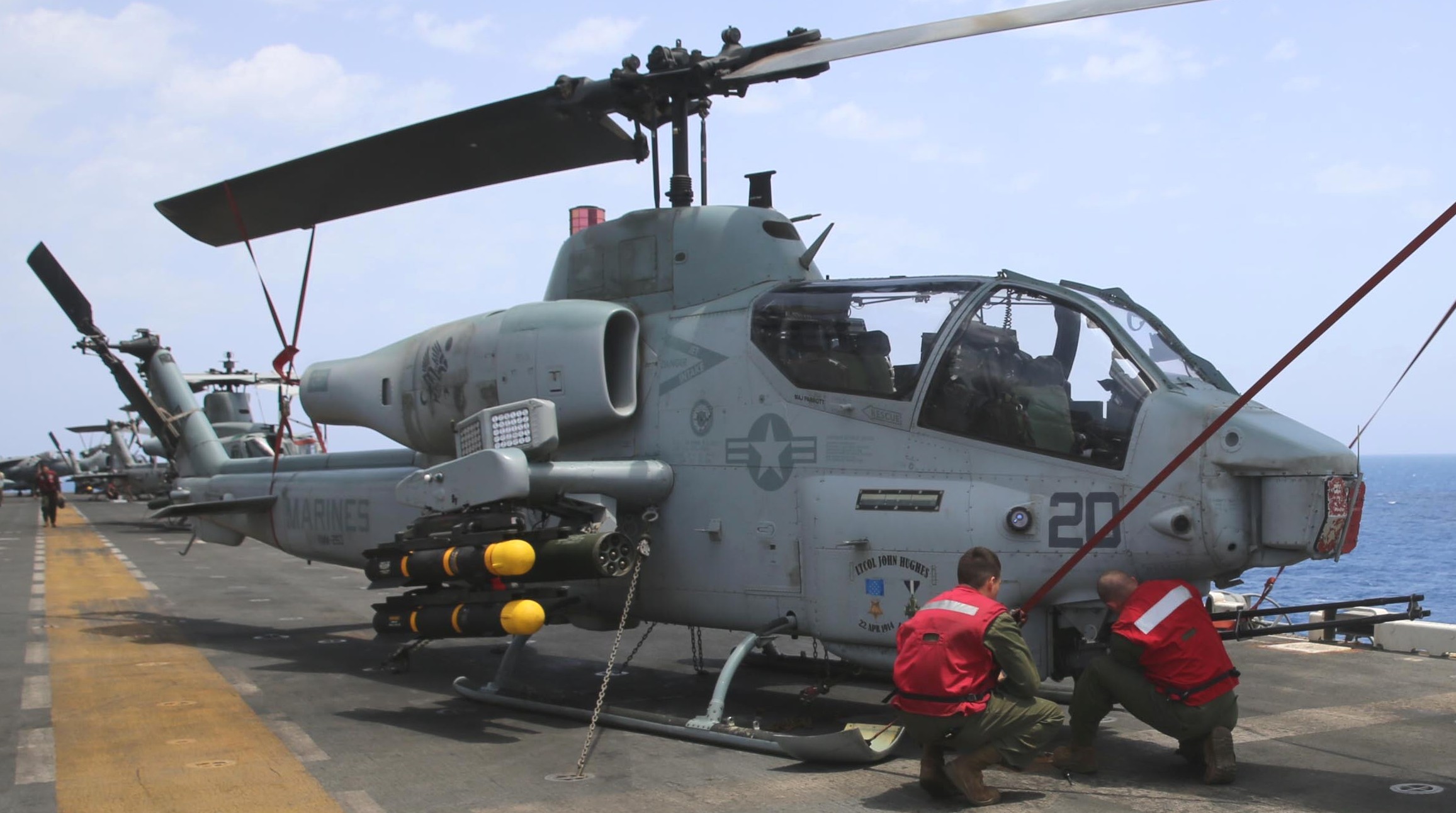 hmla-269 gunrunners marine light attack helicopter squadron ah-1w super cobra lhd-5 uss bataan 44