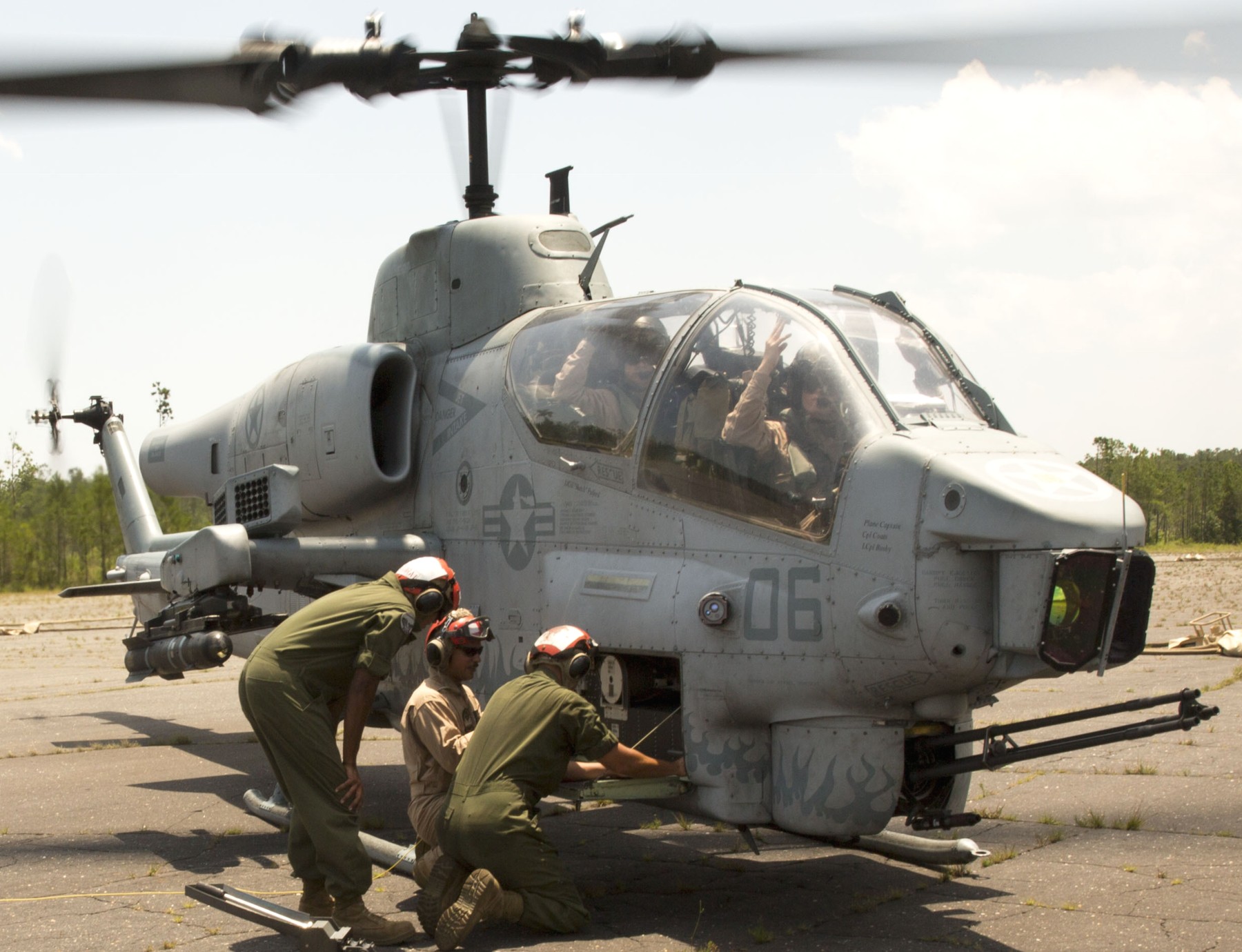 hmla-269 gunrunners marine light attack helicopter squadron ah-1w super cobra 45