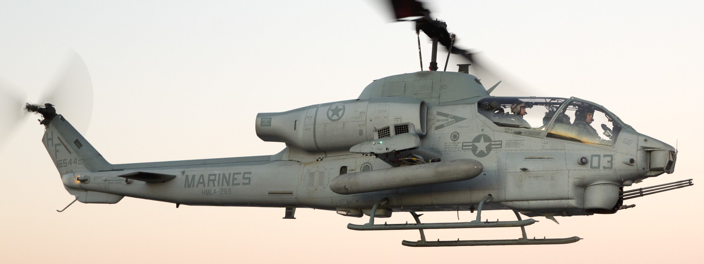 hmla-269 gunrunners marine light attack helicopter squadron ah-1w super cobra lhd-3 uss kearsarge 48