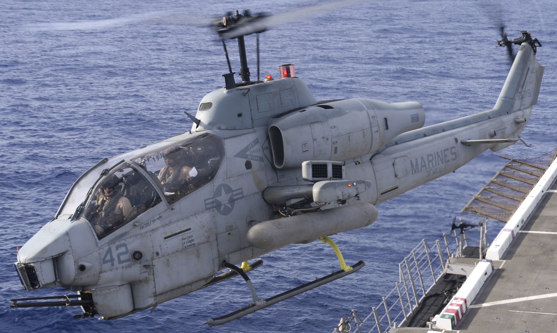 hmla-269 gunrunners marine light attack helicopter squadron ah-1w super cobra 55