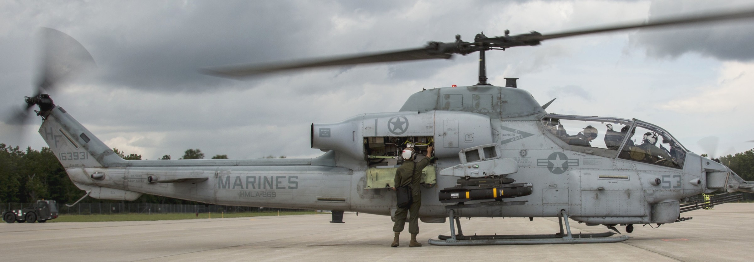 hmla-269 gunrunners marine light attack helicopter squadron ah-1w super cobra 63