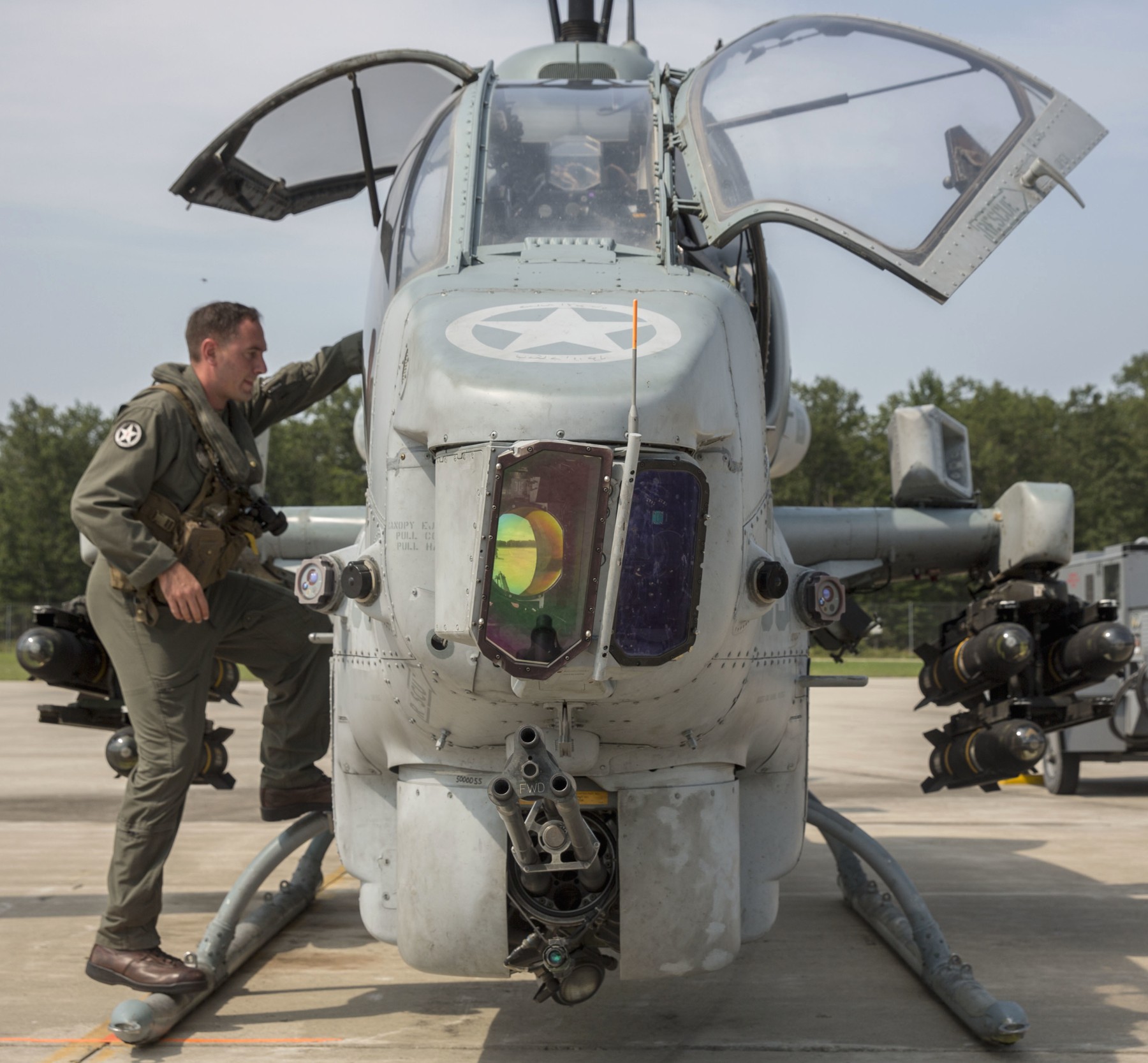 hmla-269 gunrunners marine light attack helicopter squadron ah-1w super cobra 65